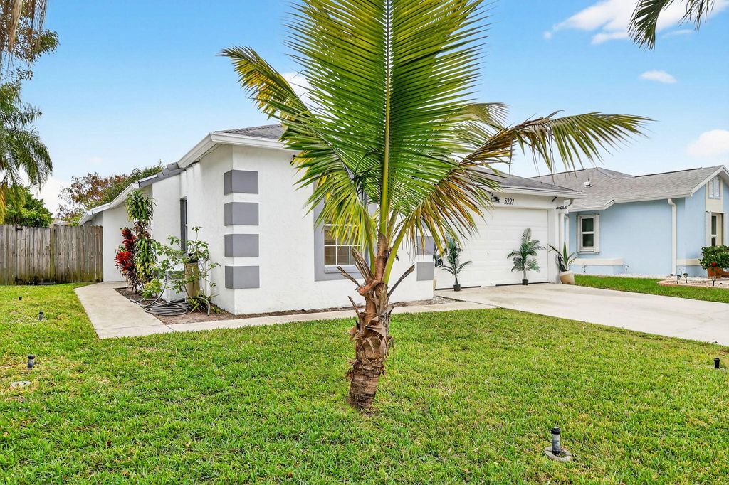 Photo of 5221 Arbor Glen Circle, Lake Worth, FL 33463 (MLS # R11154585)