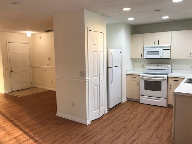 PORT ST LUCIE SECTION 4 - Residential Lease