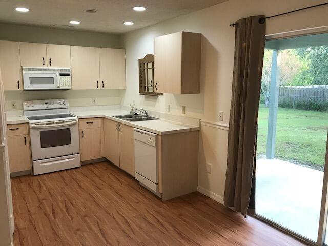 PORT ST LUCIE SECTION 4 - Residential Lease