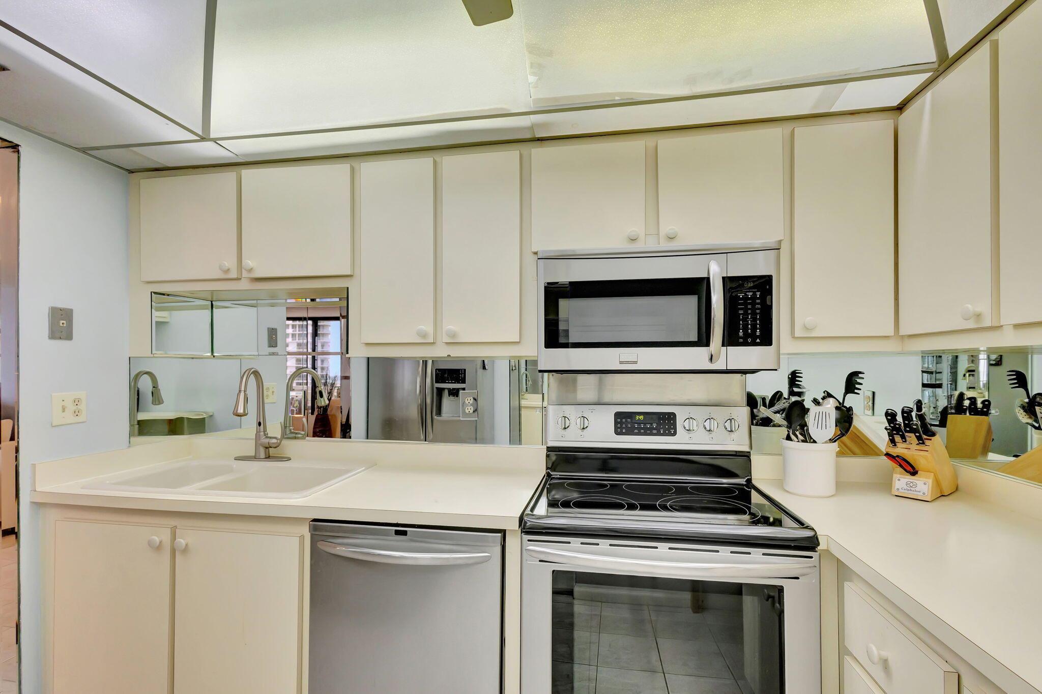 PHOENIX TOWERS CONDO - Residential Lease