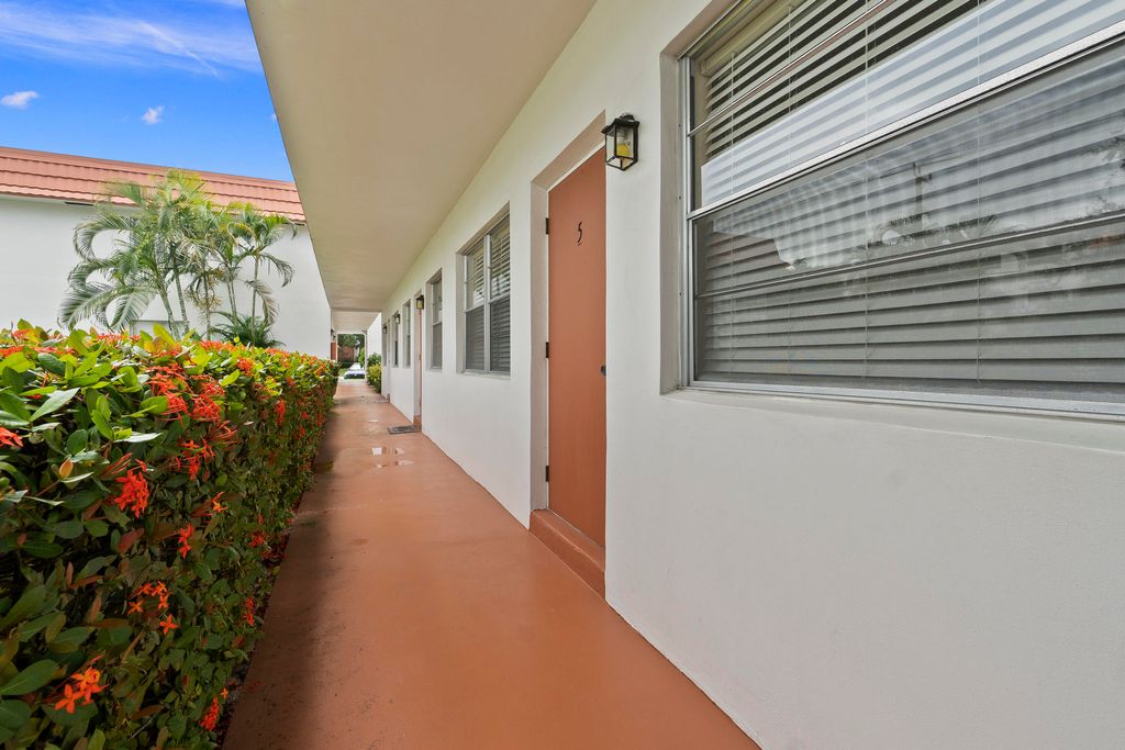 Photo of 2600 SE Ocean Blvd #B-5, Stuart, FL 34996 (MLS # R10940466)