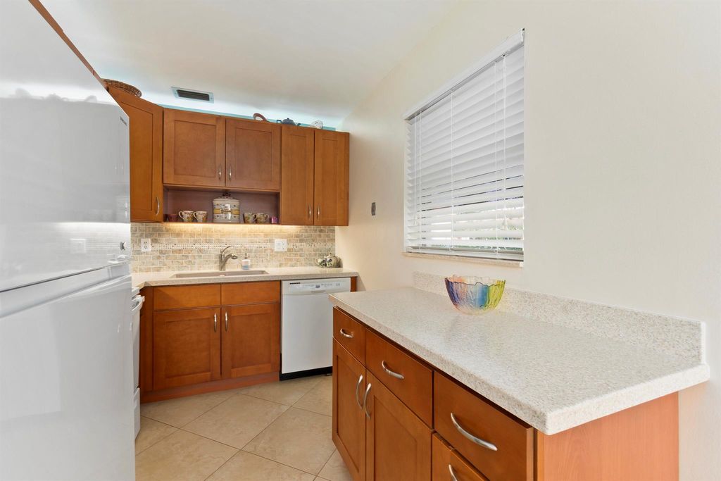 Photo of 2600 SE Ocean Blvd #B-5, Stuart, FL 34996 (MLS # R10940466)