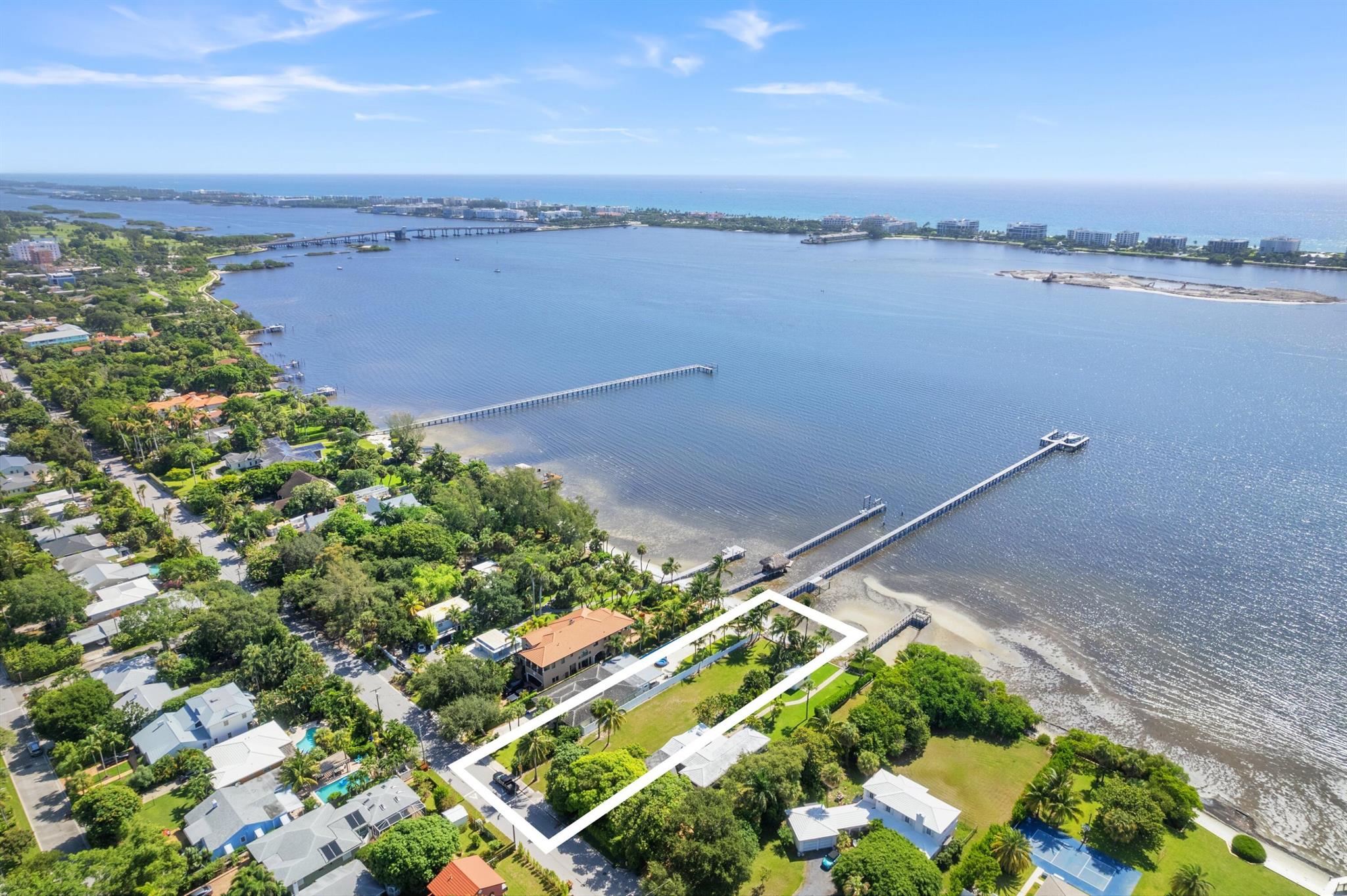826 S Lakeside Drive, Lake Worth Beach, FL, 33460/$1,899,000 3 826 S Lakeside Drive
