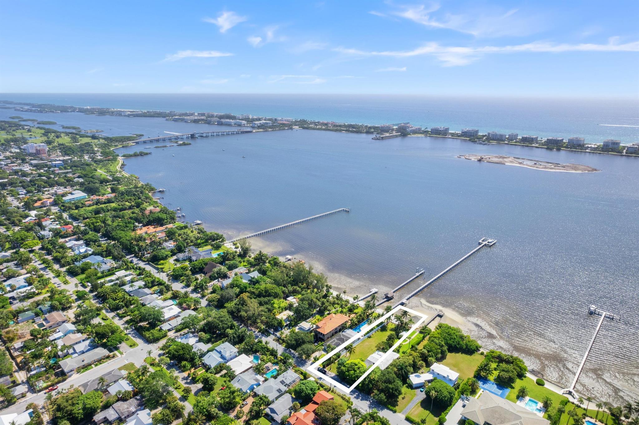 826 S Lakeside Drive, Lake Worth Beach, FL, 33460/$1,899,000 4 826 S Lakeside Drive