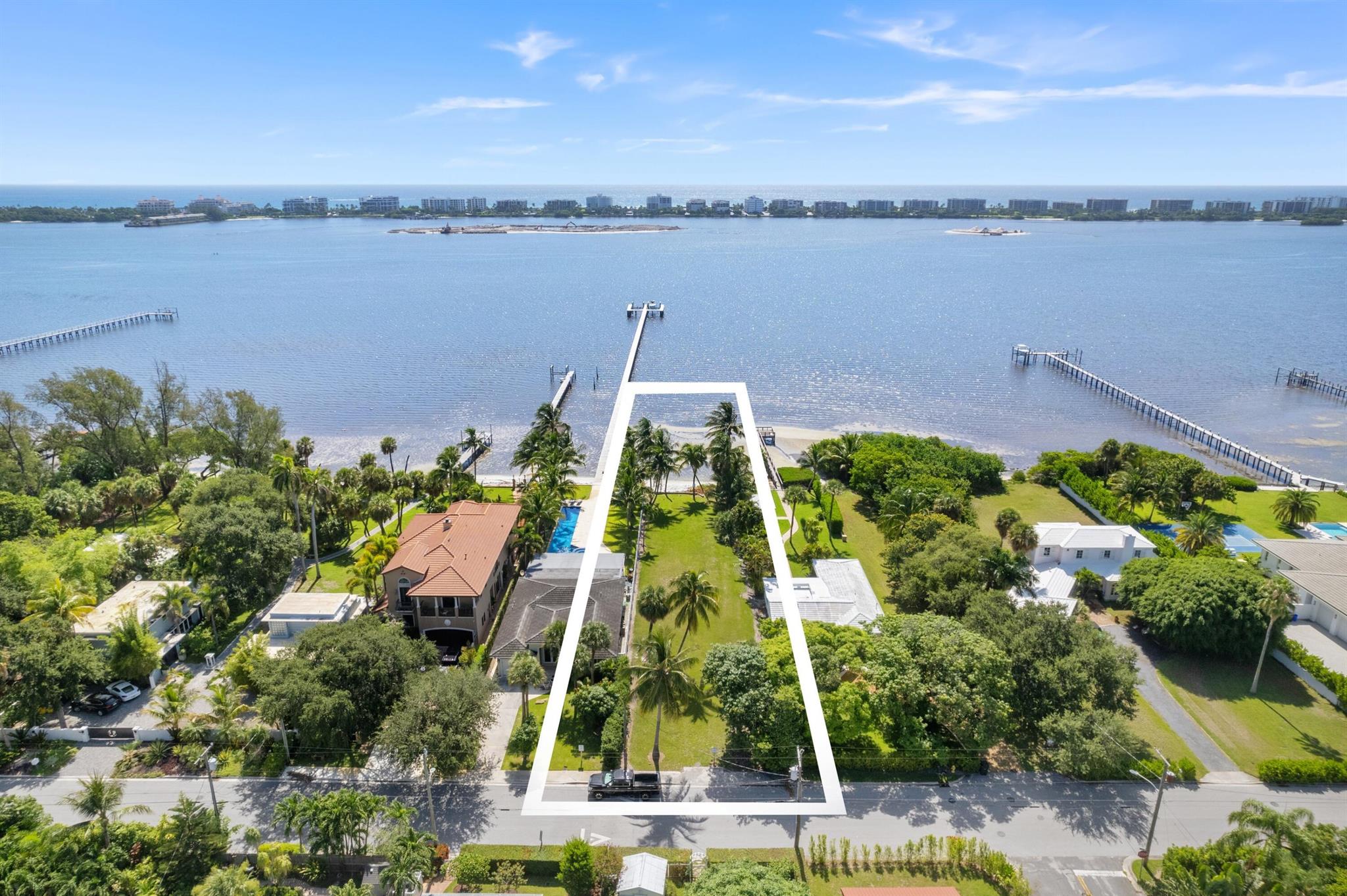 826 S Lakeside Drive, Lake Worth Beach, FL, 33460/$1,899,000 1 826 S Lakeside Drive