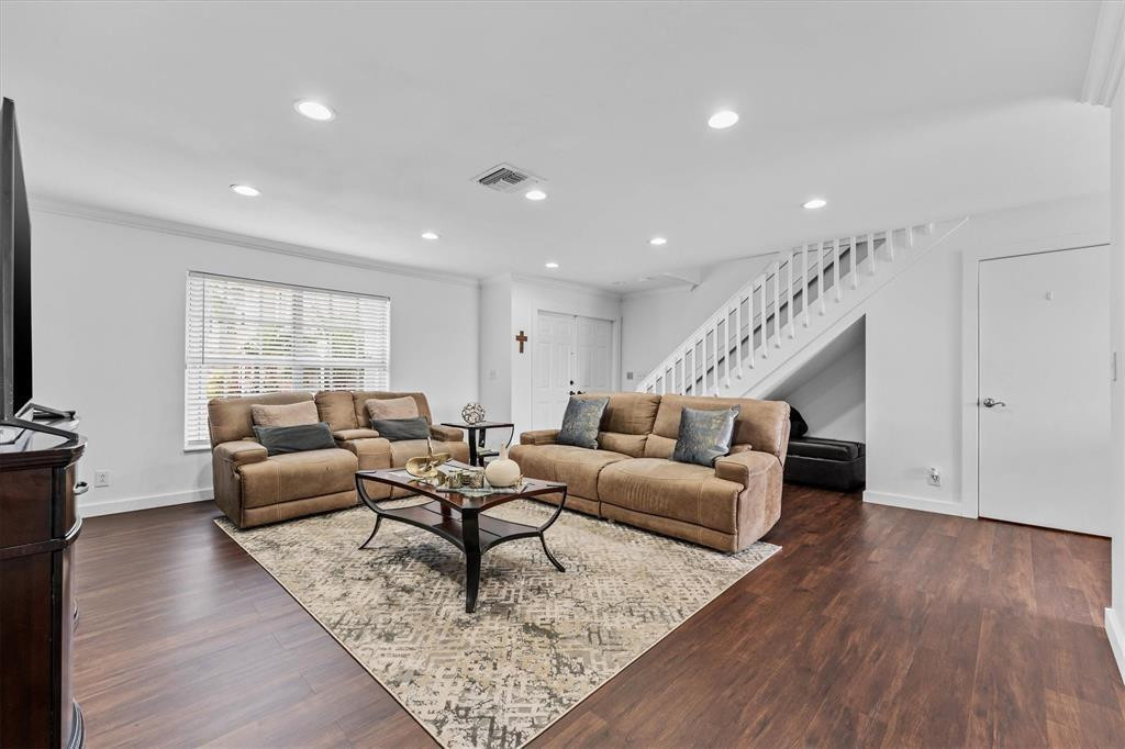 Twin Fountains Rep 142-38 - Residential Lease