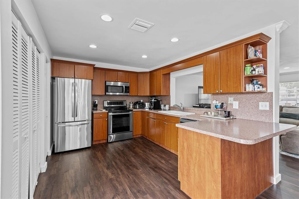 Twin Fountains Rep 142-38 - Residential Lease