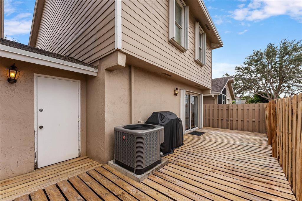 Twin Fountains Rep 142-38 - Residential Lease