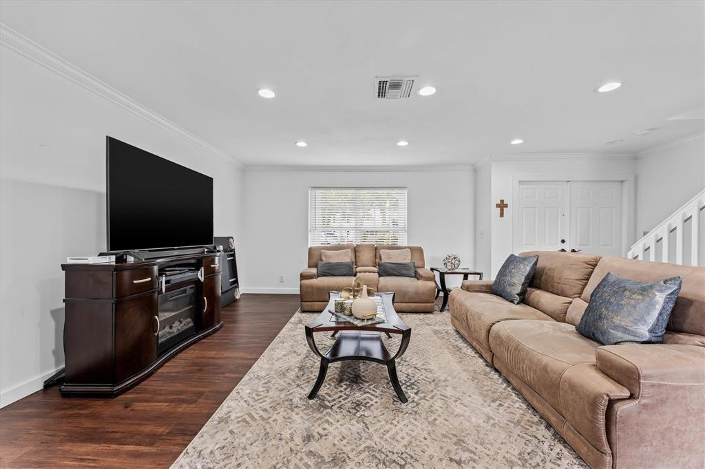 Twin Fountains Rep 142-38 - Residential Lease