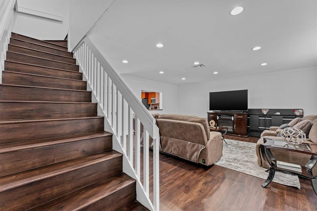 Twin Fountains Rep 142-38 - Residential Lease