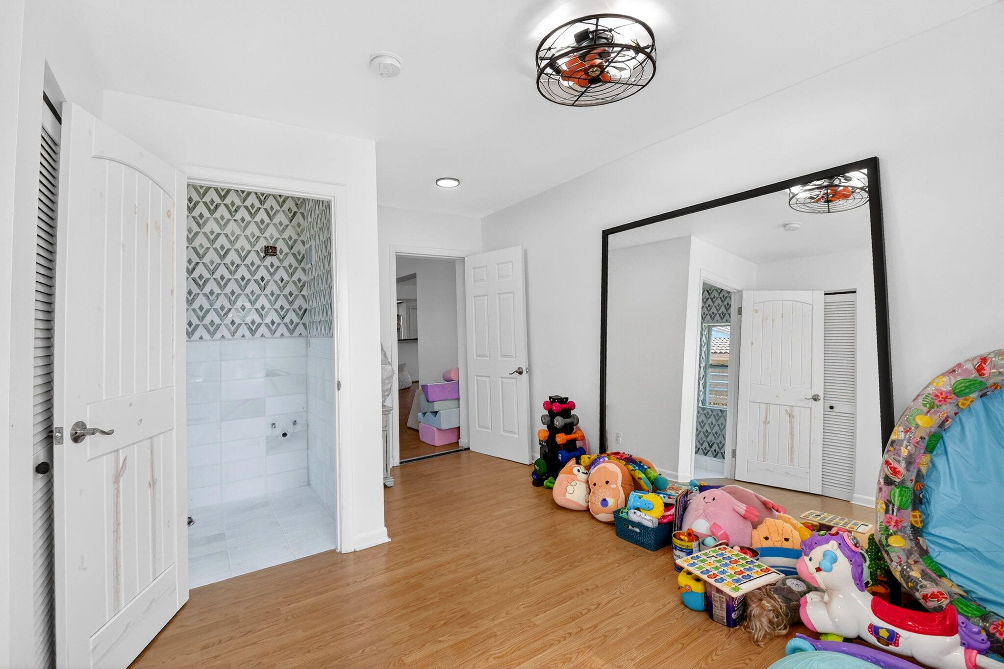 RIVIERA SHORES - Residential