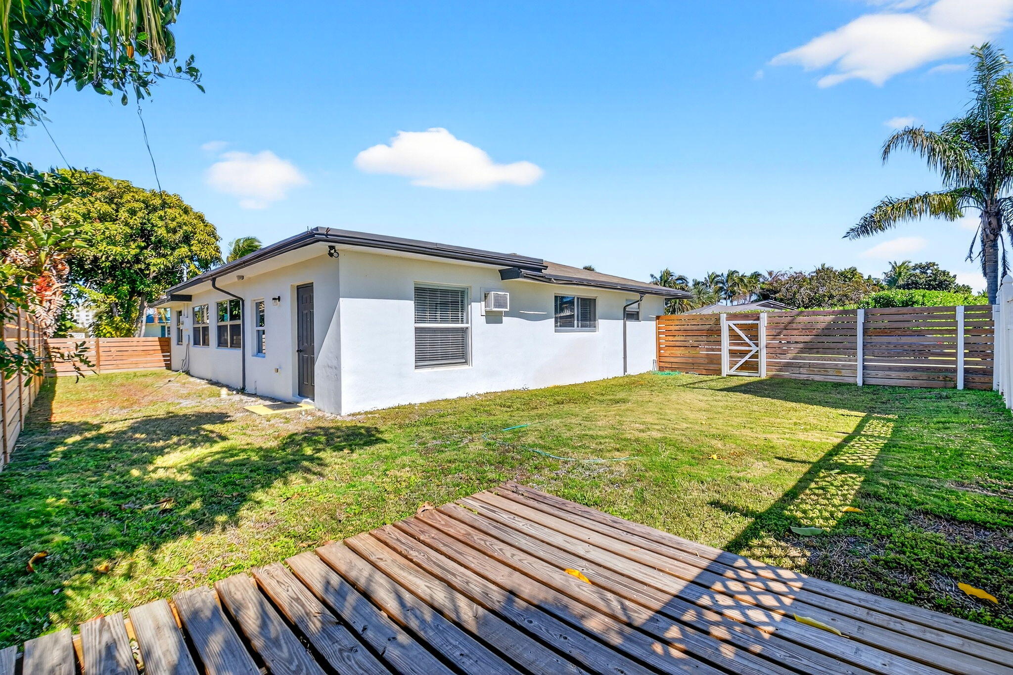 RIVIERA SHORES - Residential