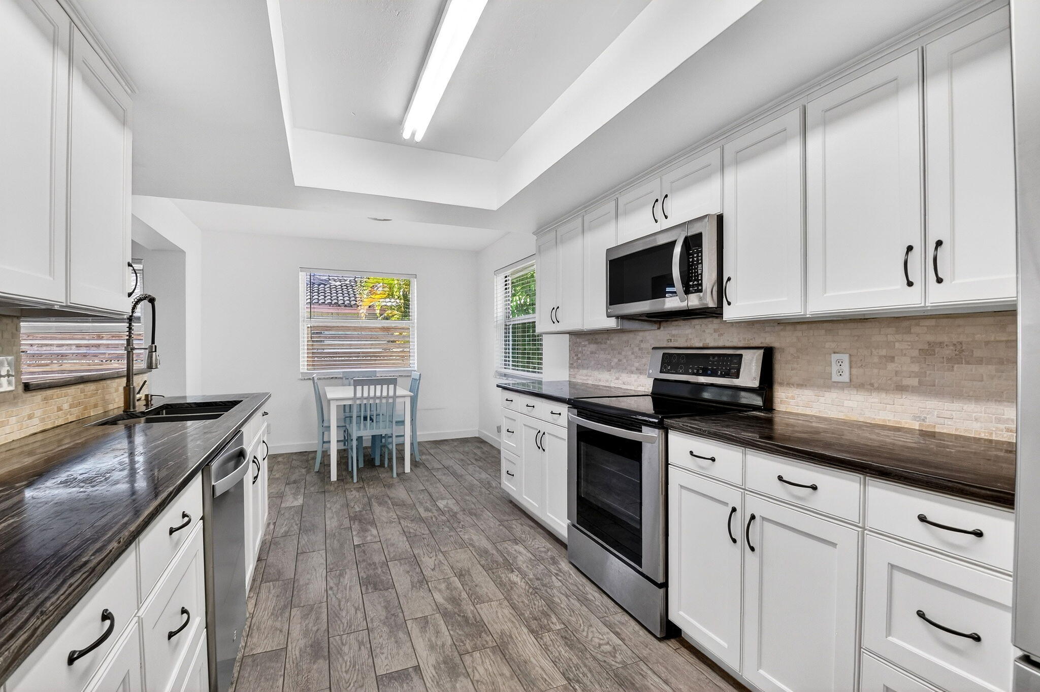 RIVIERA SHORES - Residential