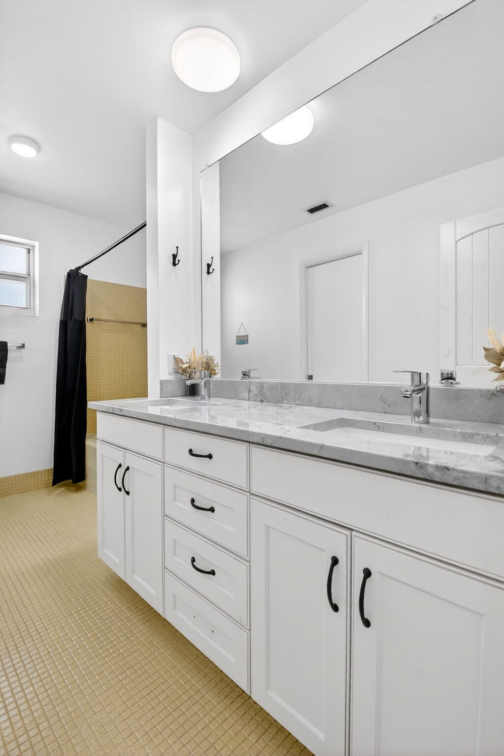 RIVIERA SHORES - Residential