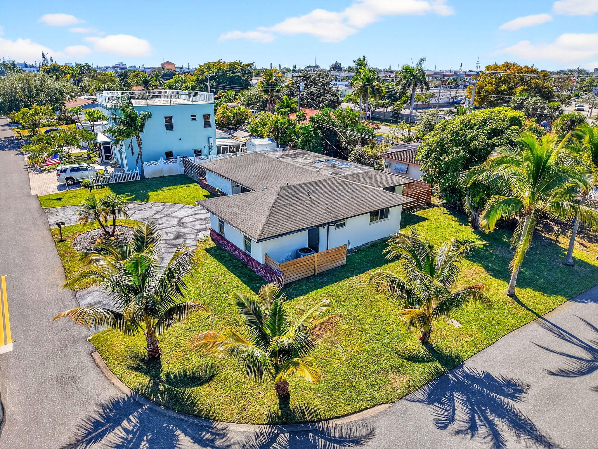 RIVIERA SHORES - Residential