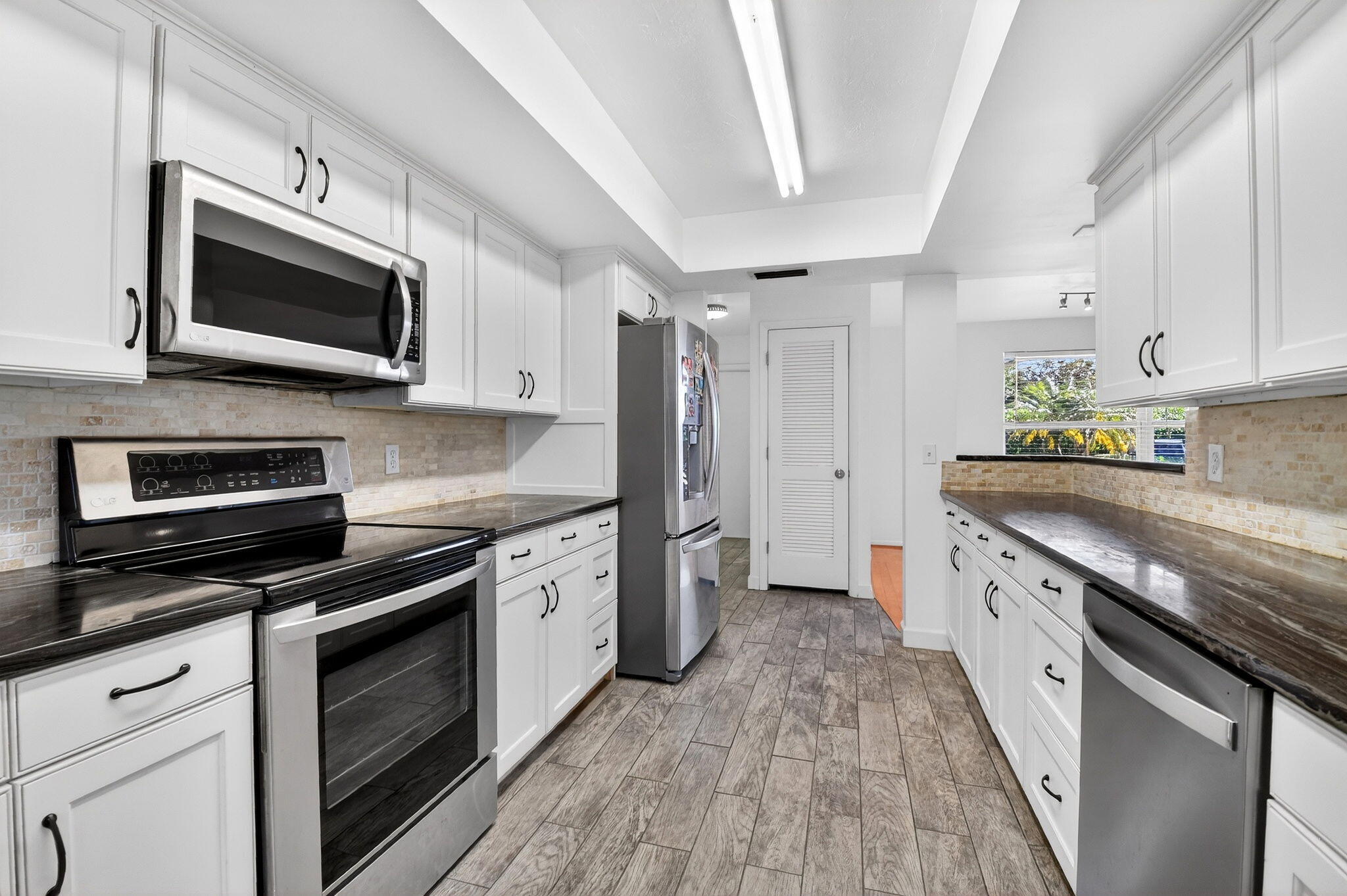 RIVIERA SHORES - Residential