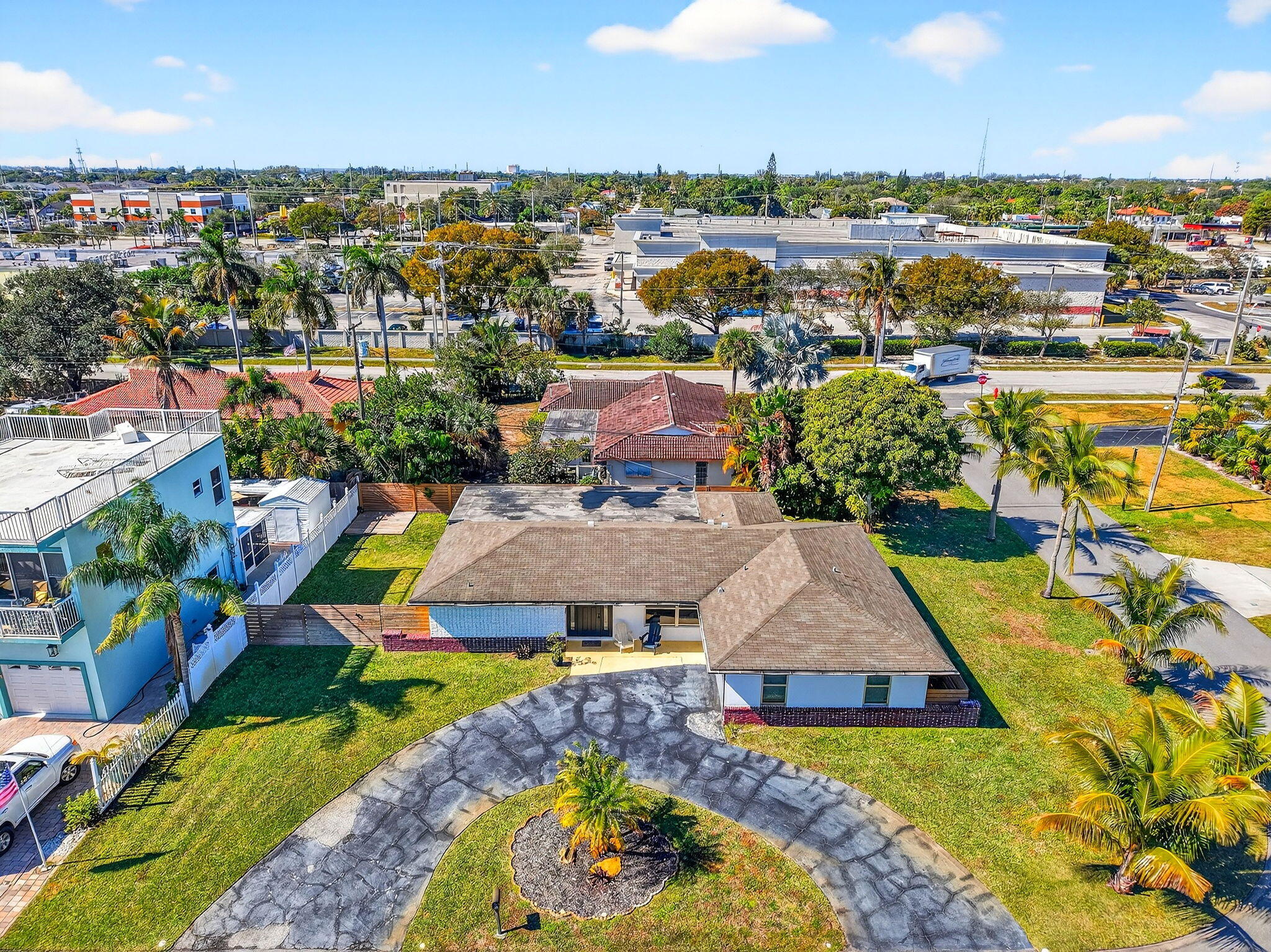 RIVIERA SHORES - Residential