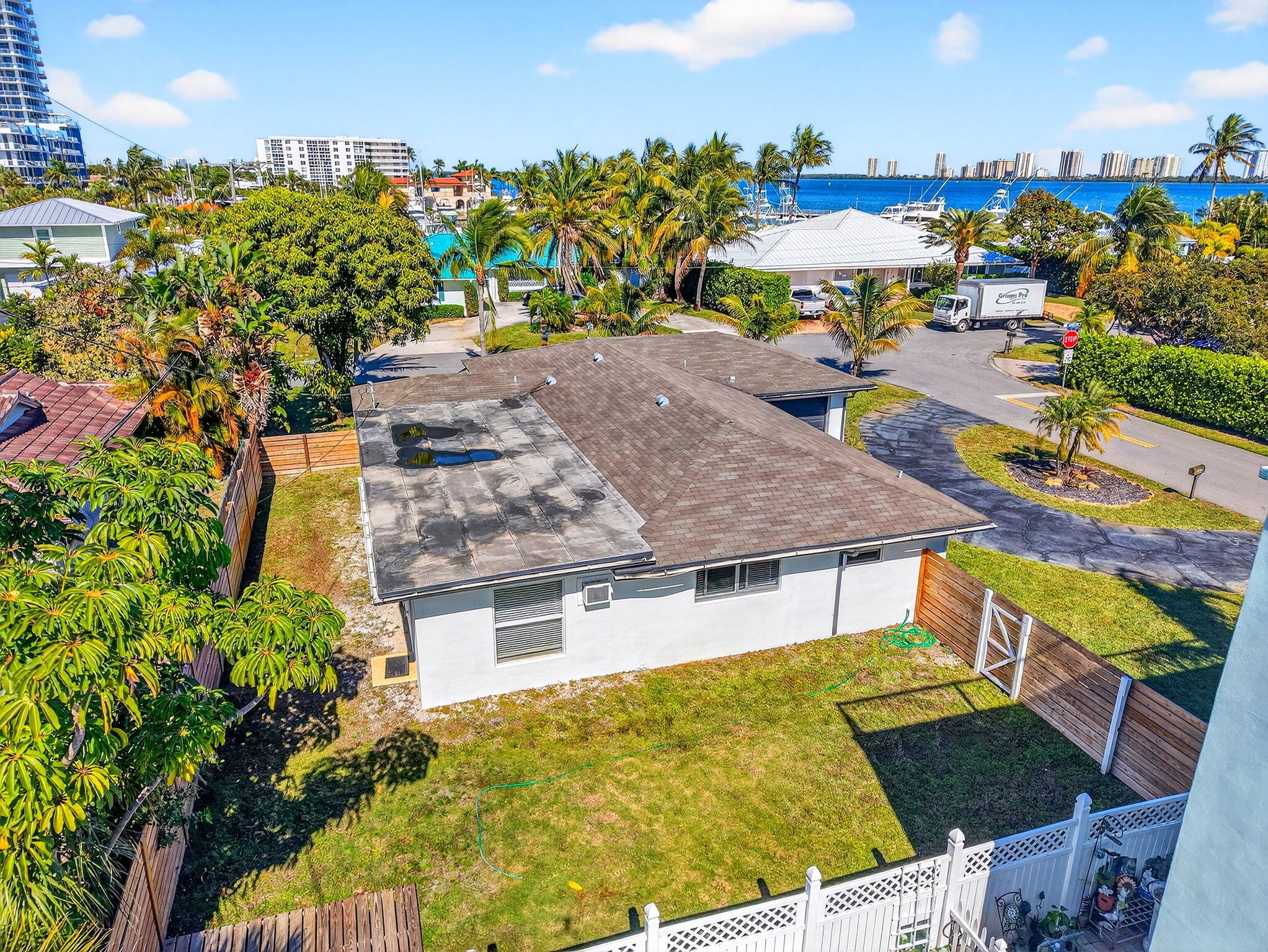 RIVIERA SHORES - Residential