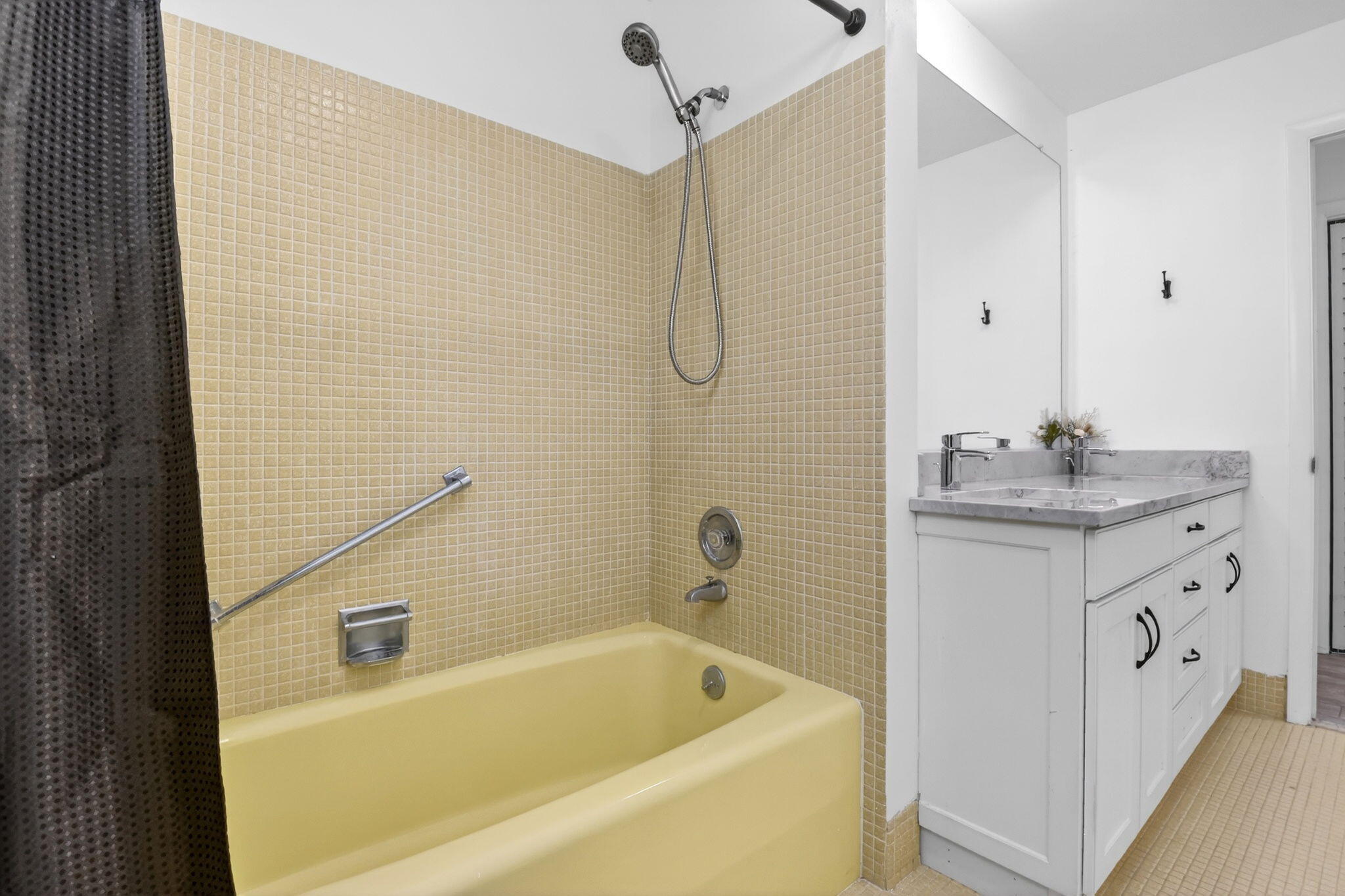 RIVIERA SHORES - Residential