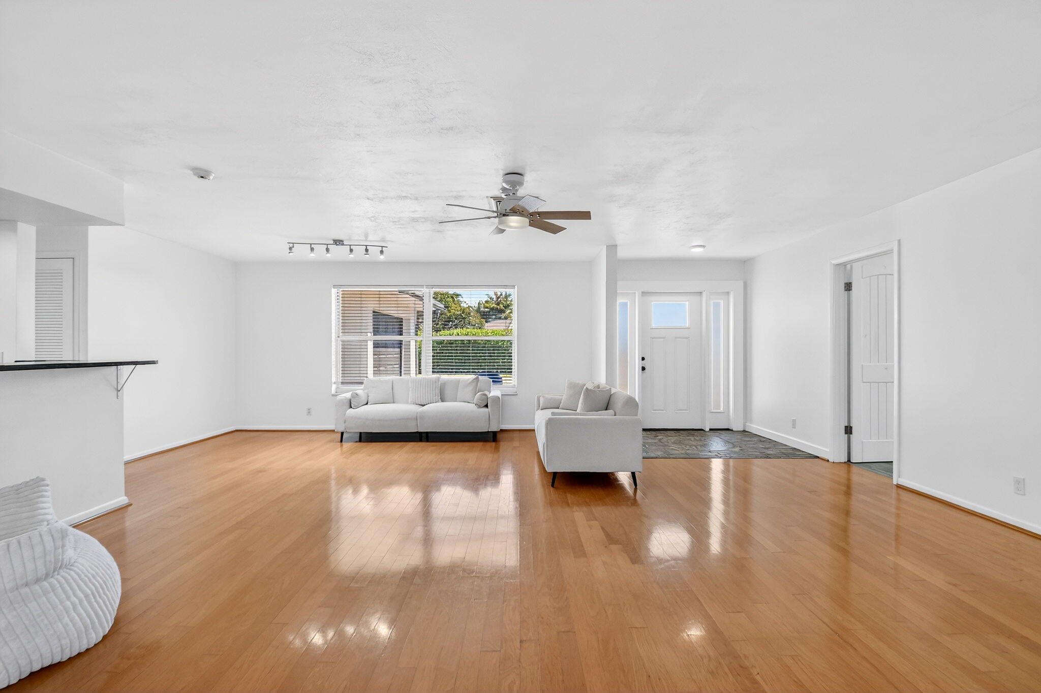 RIVIERA SHORES - Residential