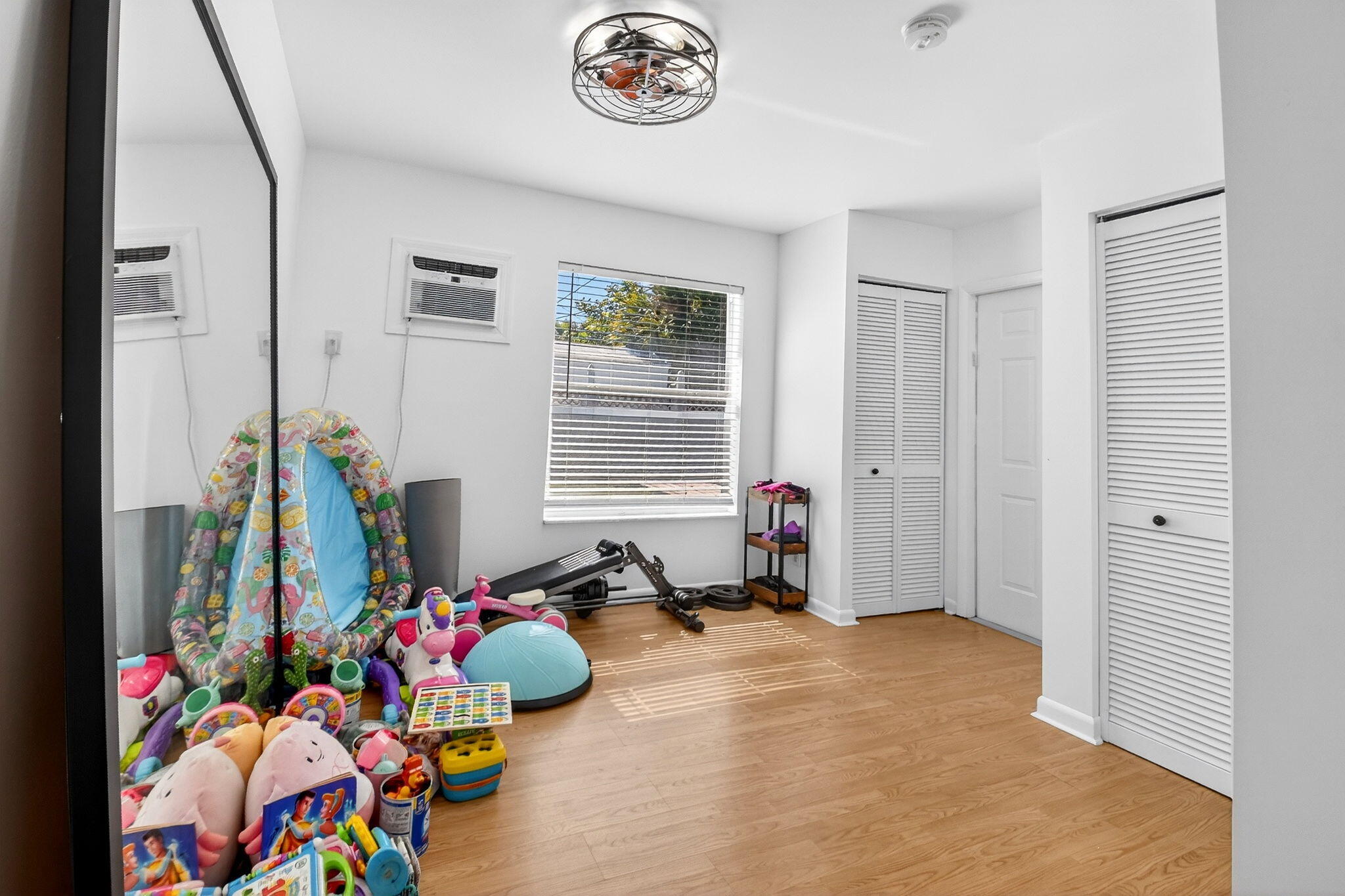 RIVIERA SHORES - Residential