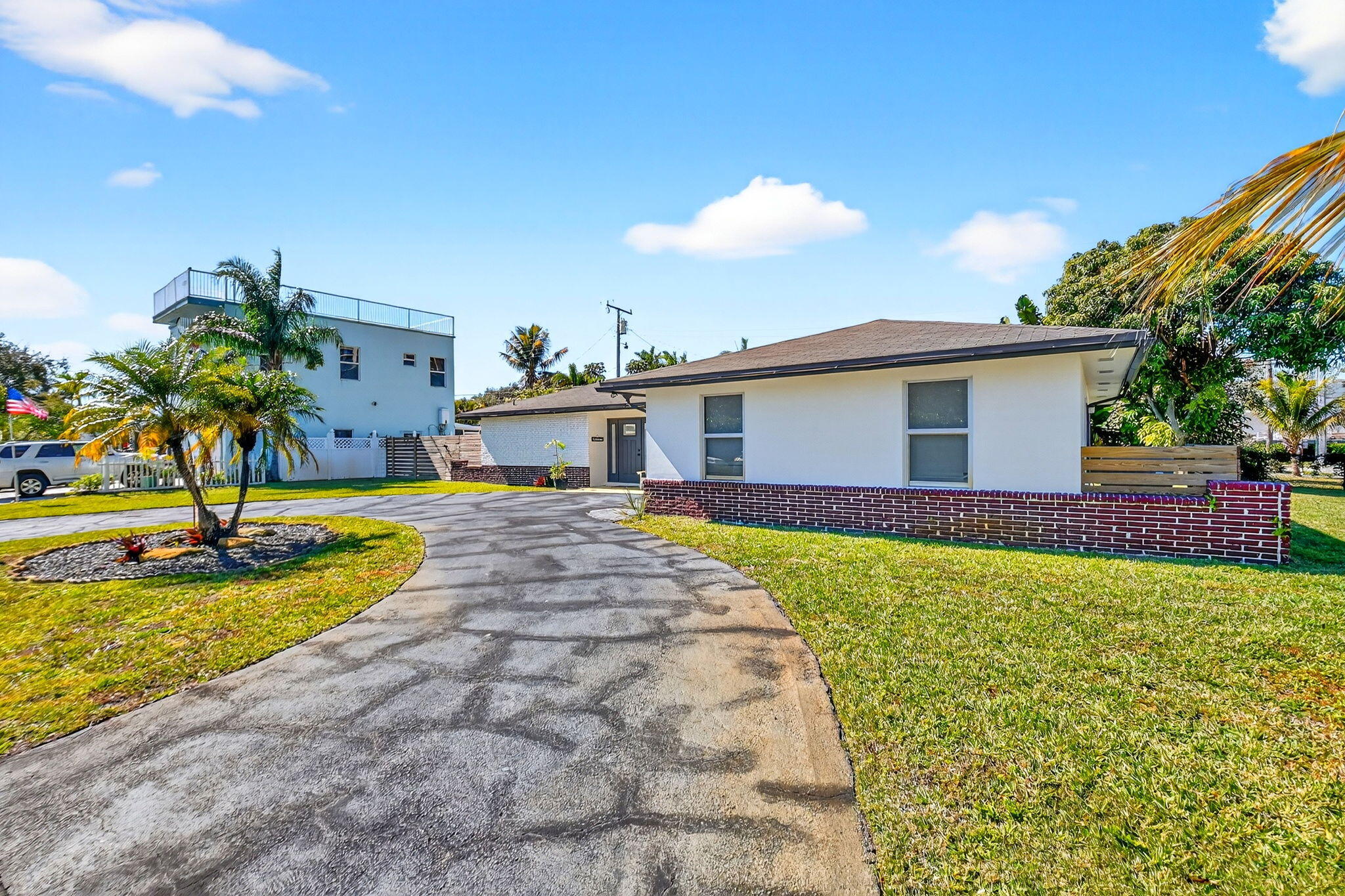 RIVIERA SHORES - Residential