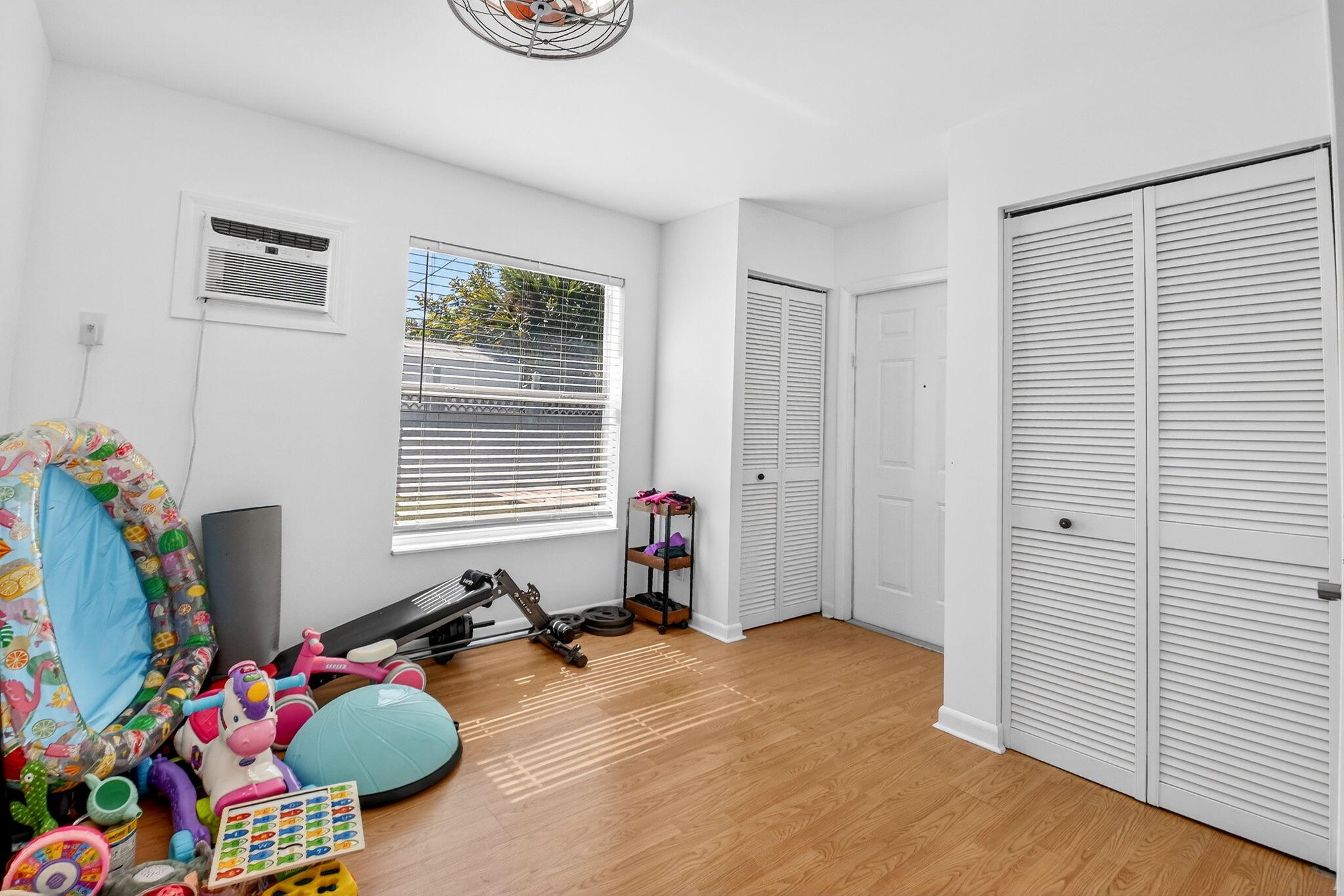 RIVIERA SHORES - Residential