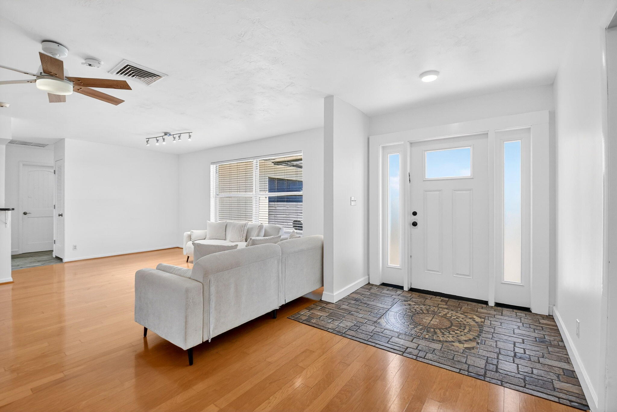 RIVIERA SHORES - Residential