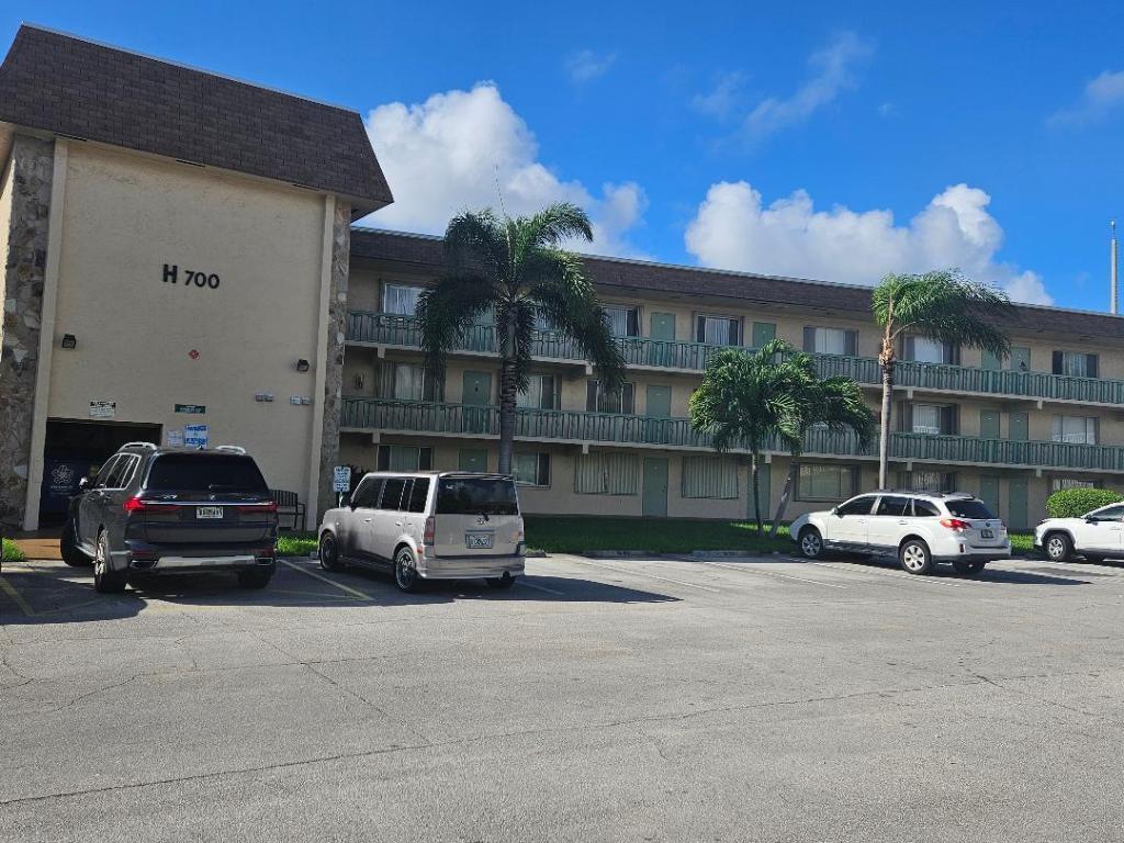 VILLAGE GREEN HAMPTON CONDO - Residential Lease