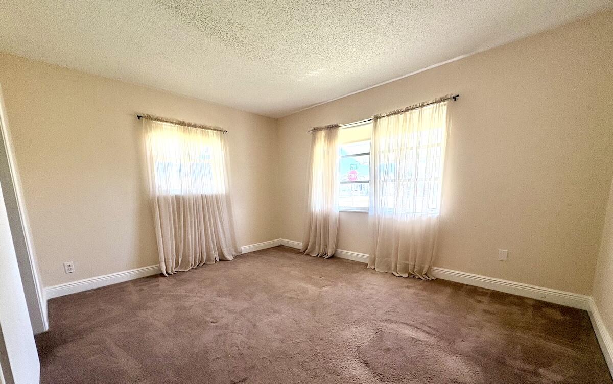 PALM BEACH LEISUREVILLE SEC 10 - Residential Lease