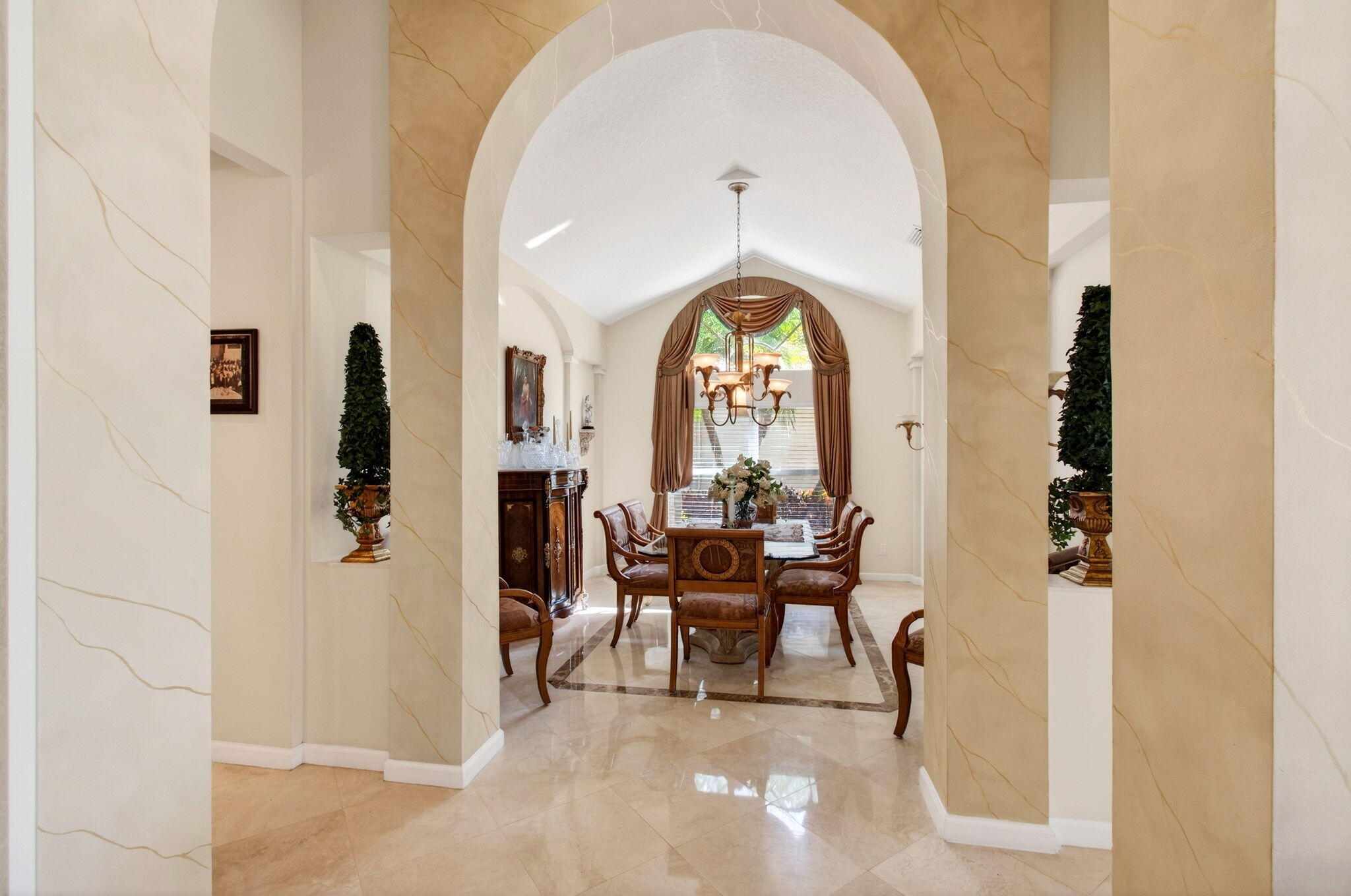 VALENCIA ISLES - Residential