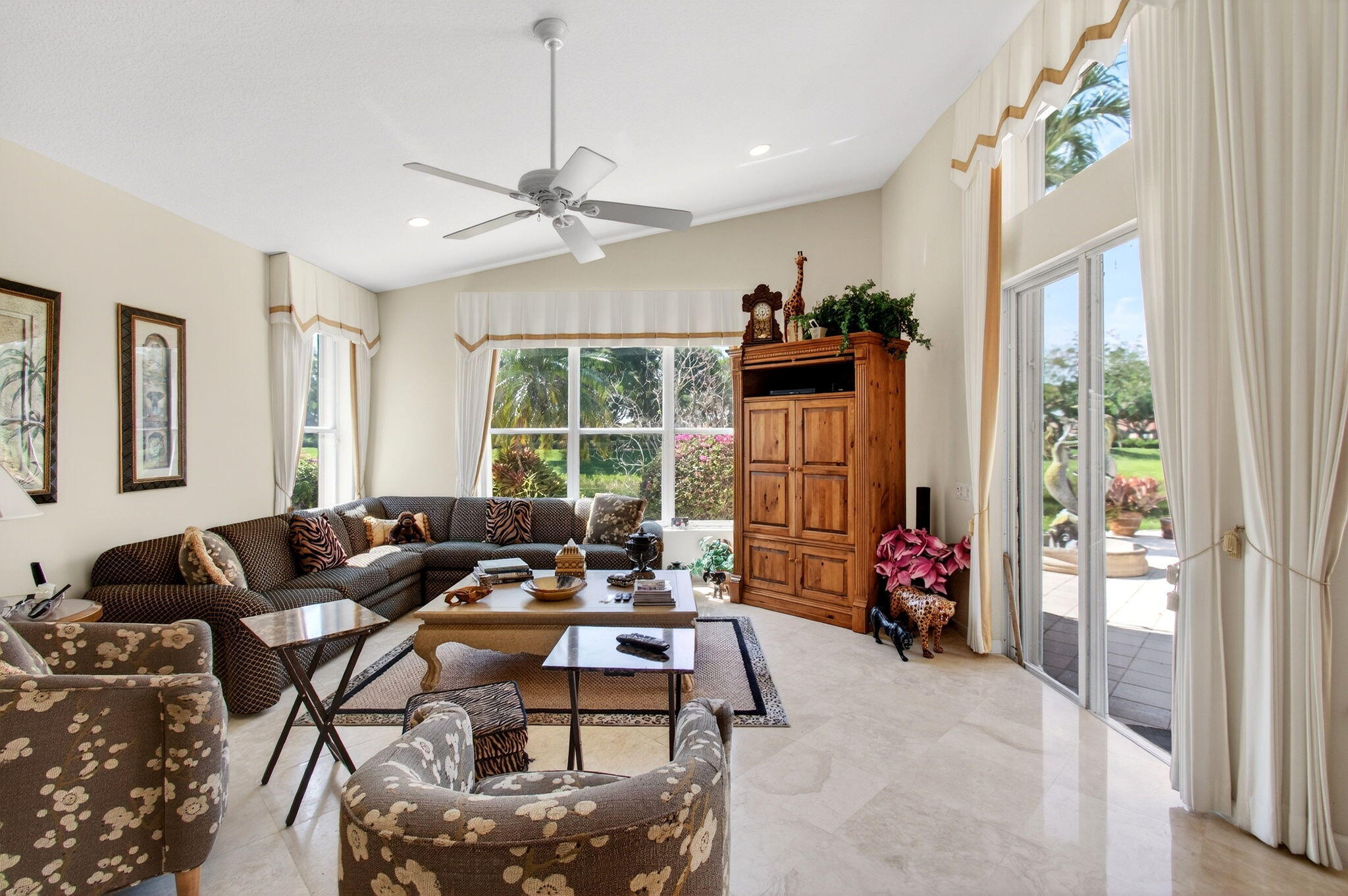 VALENCIA ISLES - Residential