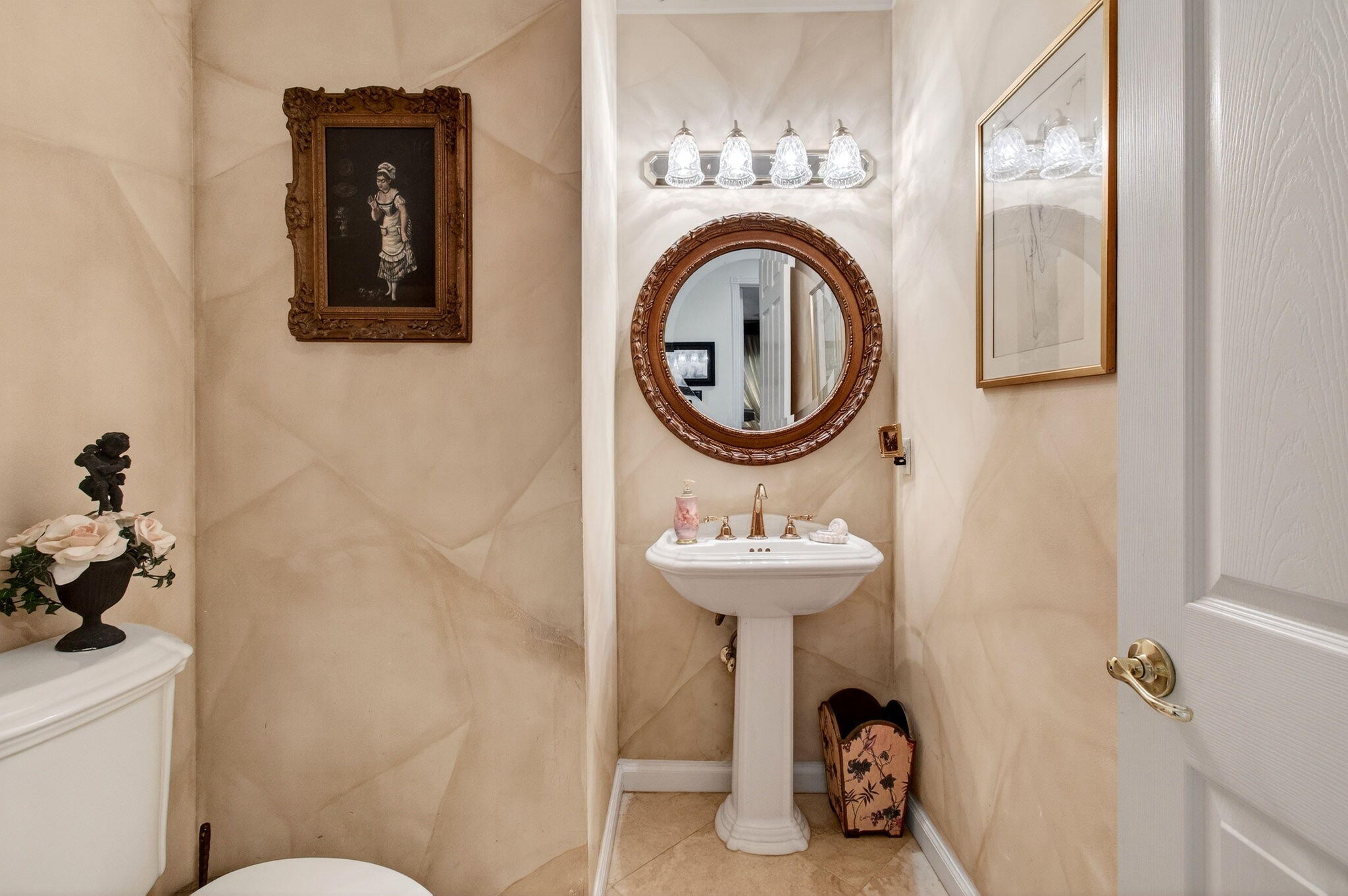 VALENCIA ISLES - Residential