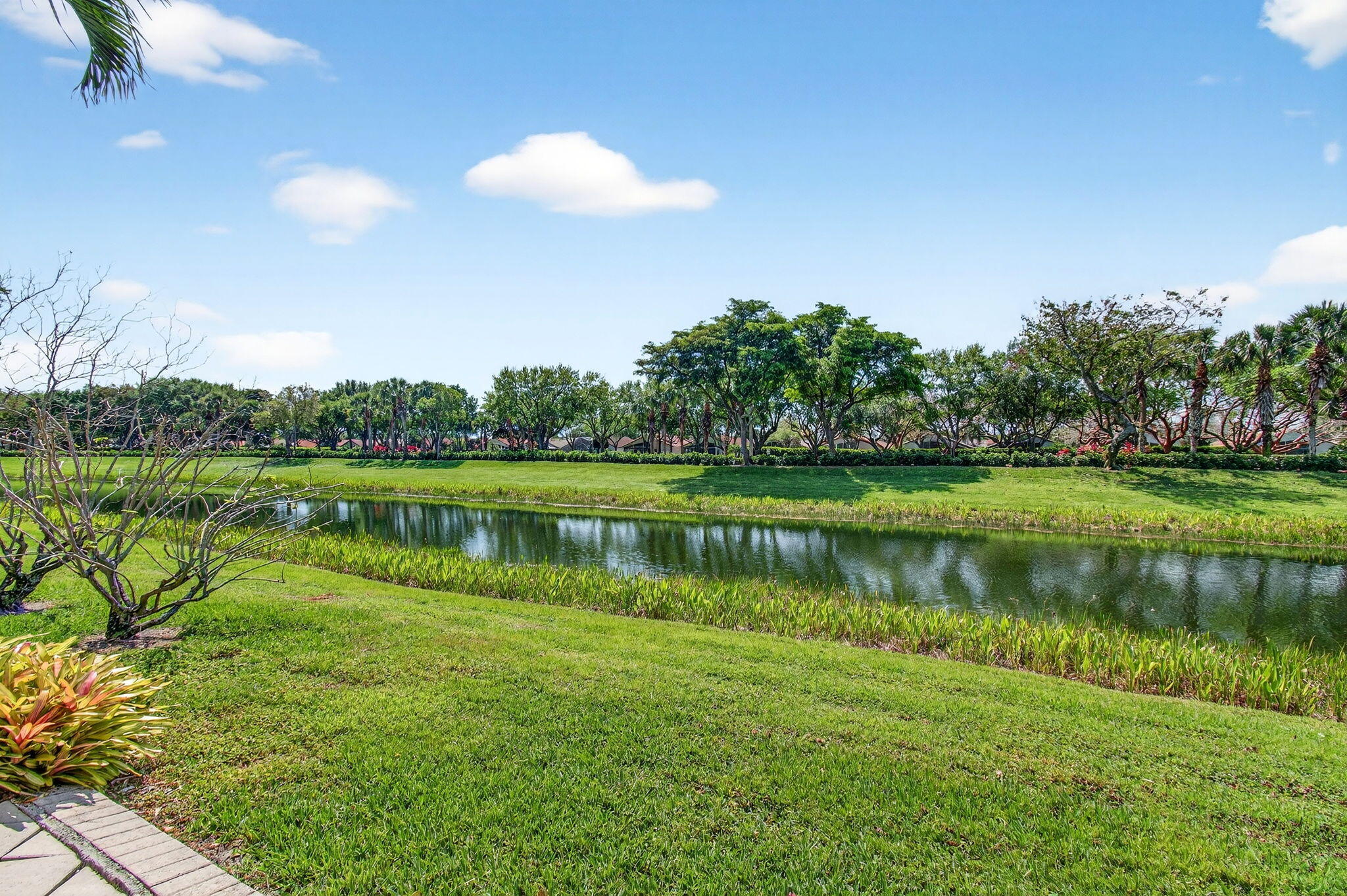 VALENCIA ISLES - Residential