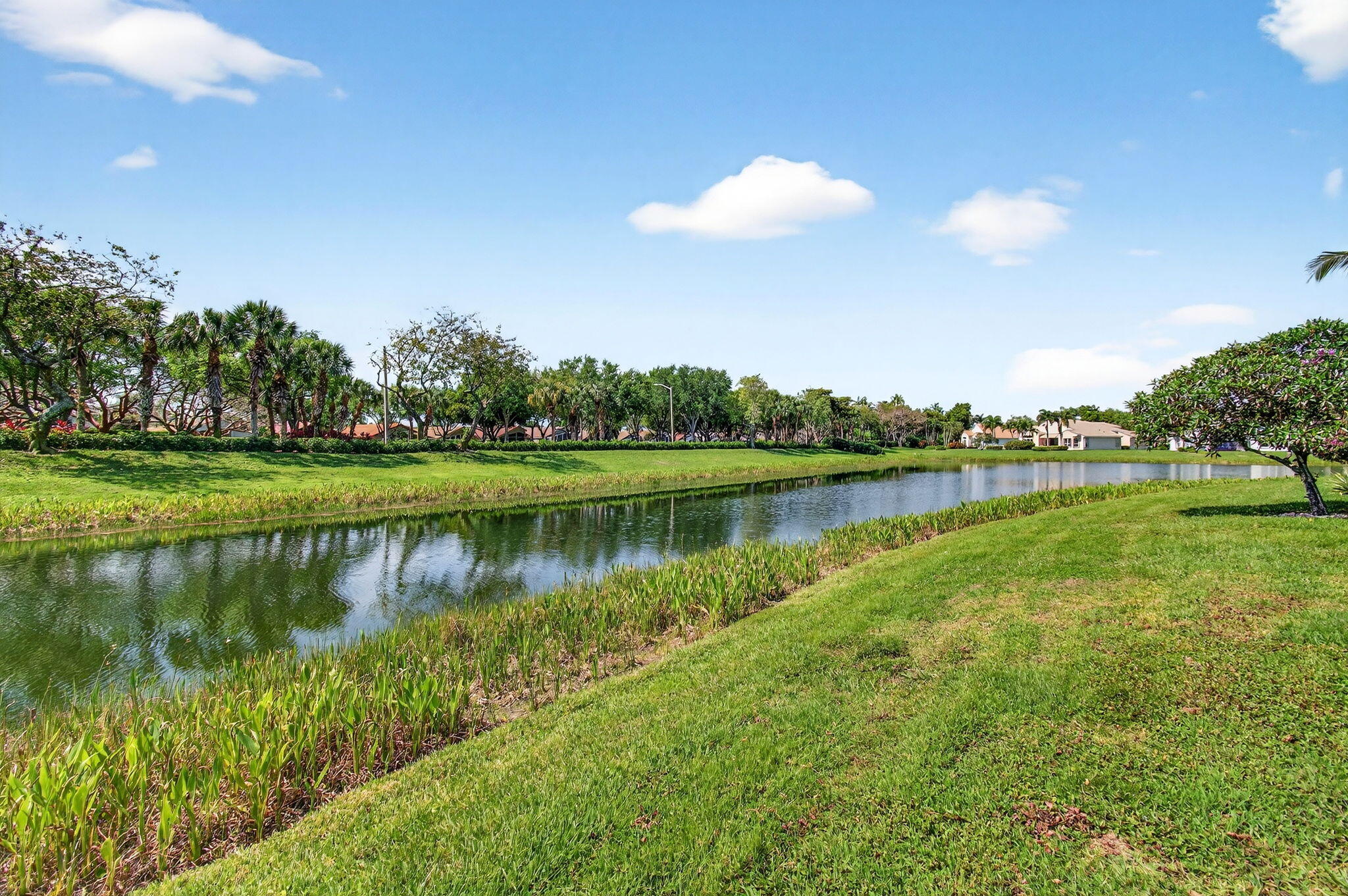 VALENCIA ISLES - Residential