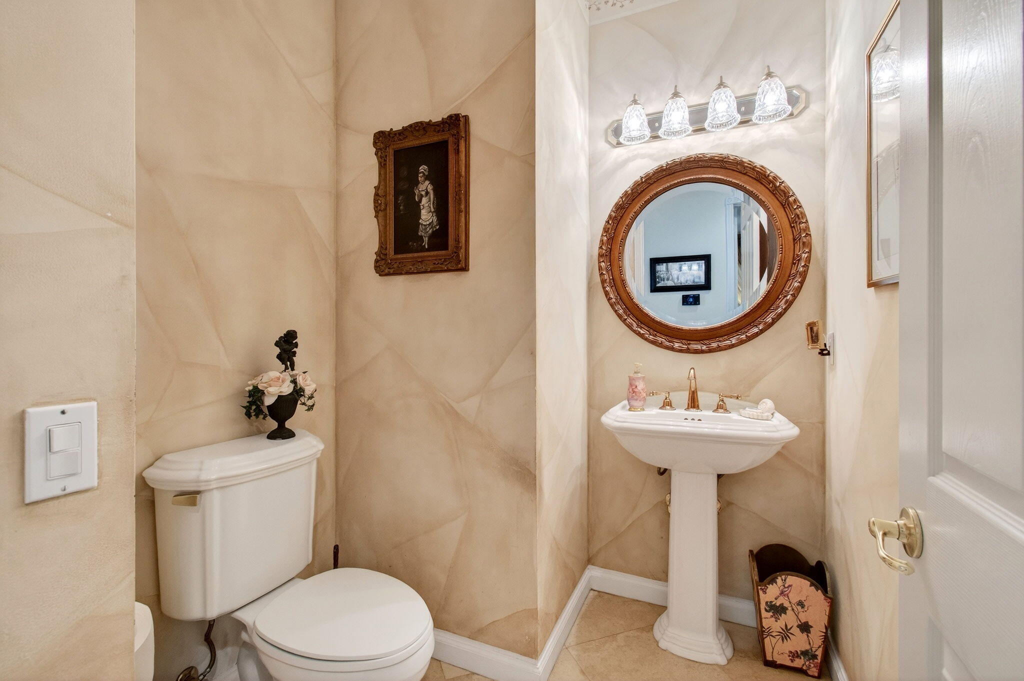 VALENCIA ISLES - Residential