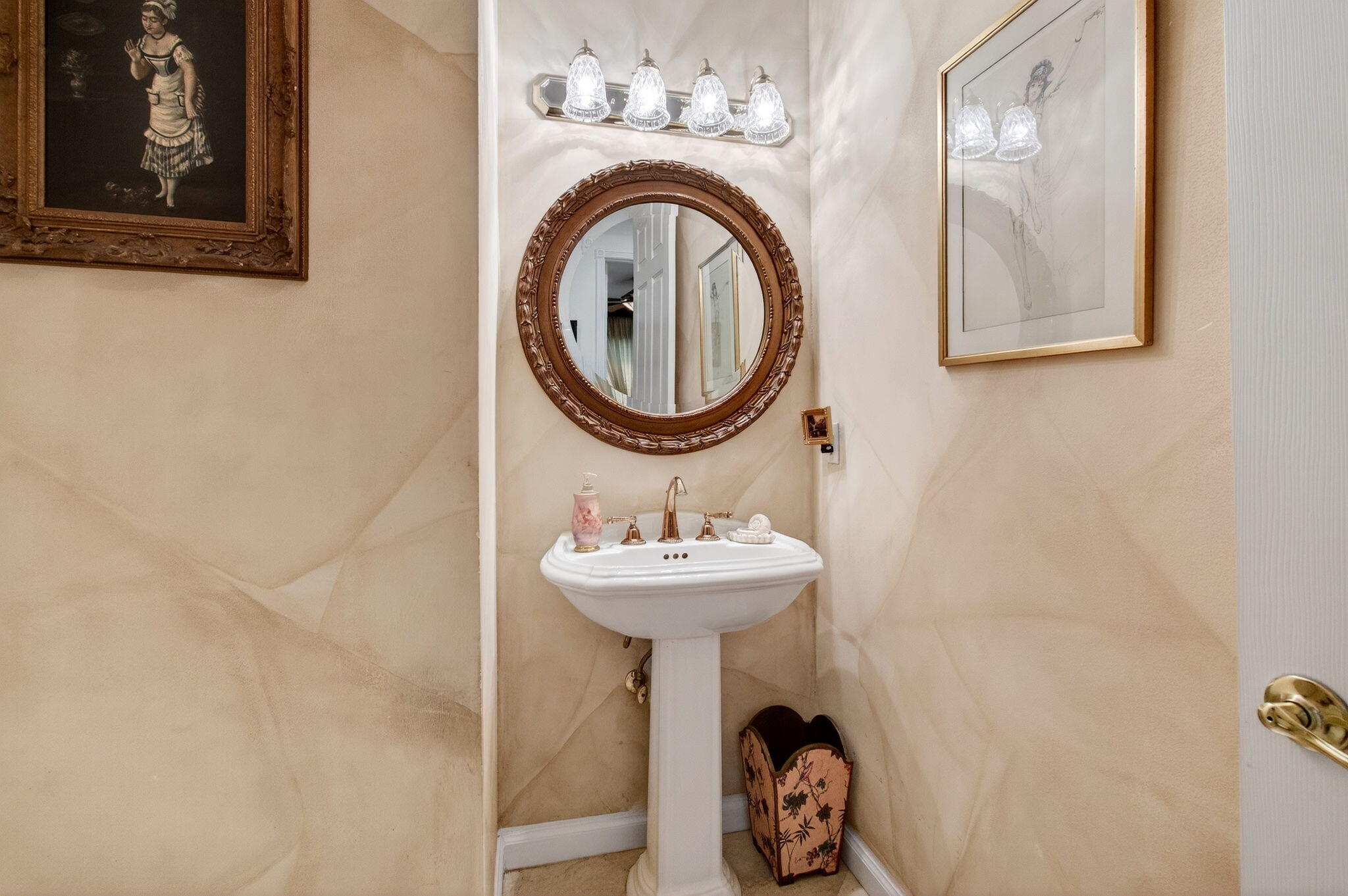 VALENCIA ISLES - Residential