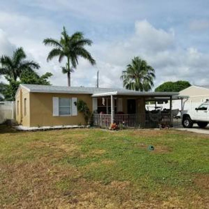 THIS IS AN ADORABLE 2/1 W CARPORT SINGLE FAMILY HOME IN THE WELL DESIRED ENGLEWOOD MANOR COMMUNITY!.....
GREAT FOR A 1ST TIME HOME OWNER!.... THIS HOME HAS A BRAND NEW FULLY PERMITTED ROOF, NEW GAS HOT WATER HEATER, UPGRADED KITCHEN WITH GRANITE COUNTER TOPS, 4 YEARS NEW CENTRAL A/C, COVERED FRONT AND REAR PORCHES, OVER SIZED DRIVEWAY MAKING ROOM FOR YOUR BOAT OR RV.... THIS HOME IS A MUST SEE!