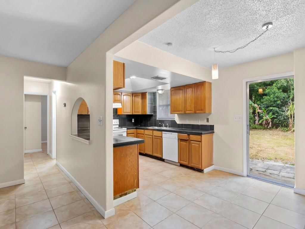 Photo of 8604 Brookline Avenue, Fort Pierce, FL 34951 (MLS # R10981769)