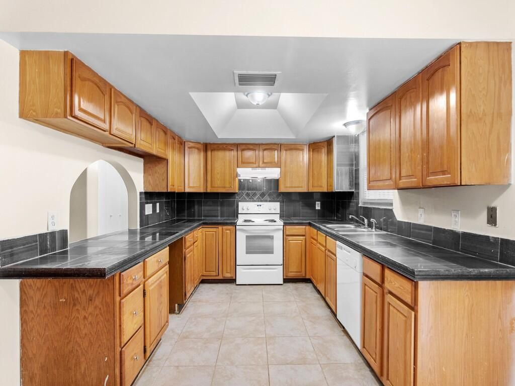 Photo of 8604 Brookline Avenue, Fort Pierce, FL 34951 (MLS # R10981769)