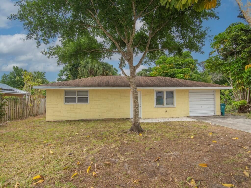 Photo of 8604 Brookline Avenue, Fort Pierce, FL 34951 (MLS # R10981769)