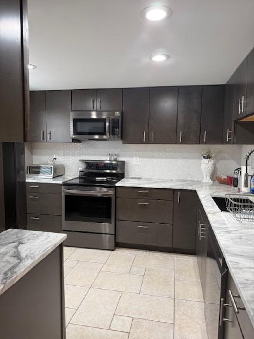 Beautiful Isle of Capri larger 1 bedroom unit. All new appliances and quartz countertop. New AC/Water Heater. 2 golf course, 5 pools, + indoor pool, 2 restaurants, 2 gyms, theater, bus service,