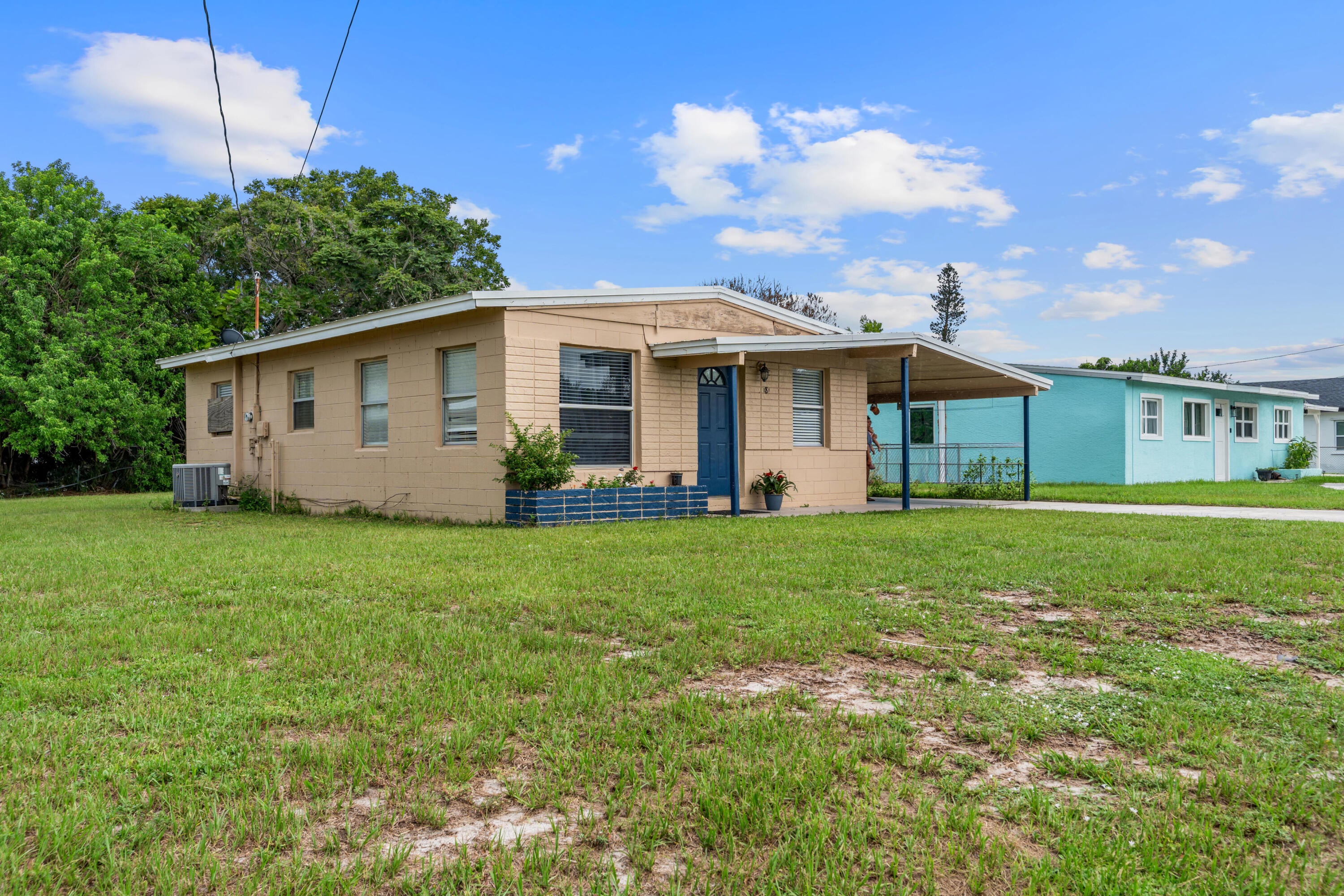 1810 N 16th Court