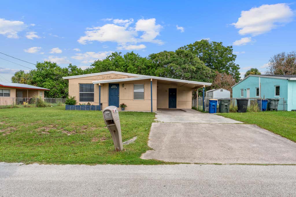 Photo of 1810 N 16th Court, Fort Pierce, FL 34950 (MLS # B26061217)