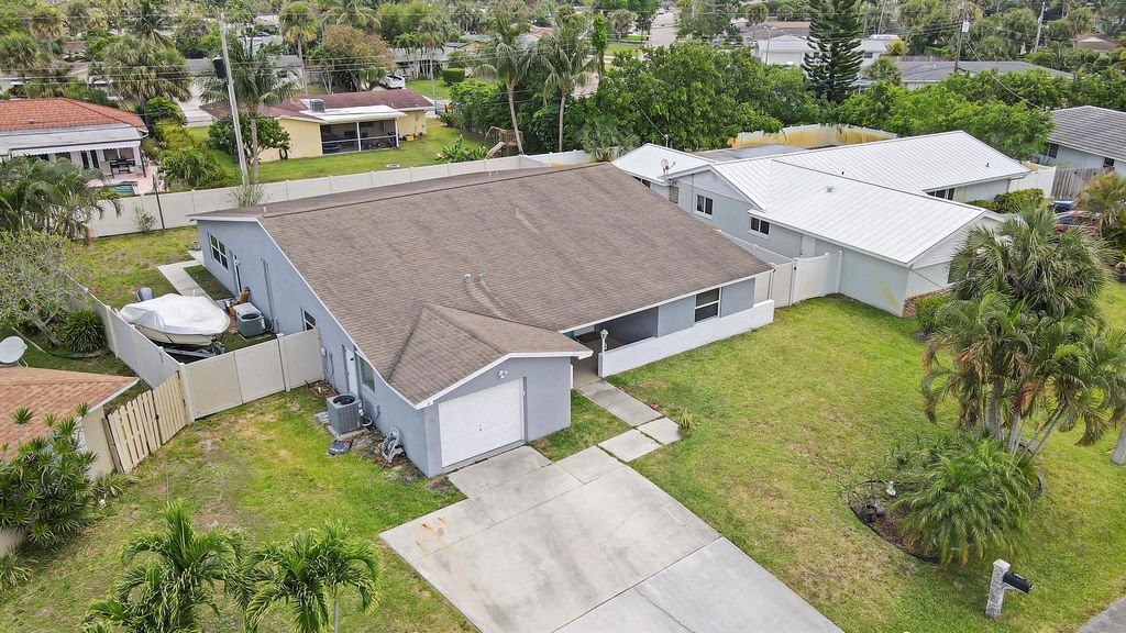 Photo of 9714 Bluebell Street, Palm Beach Gardens, FL 33410 (MLS # R11030591)