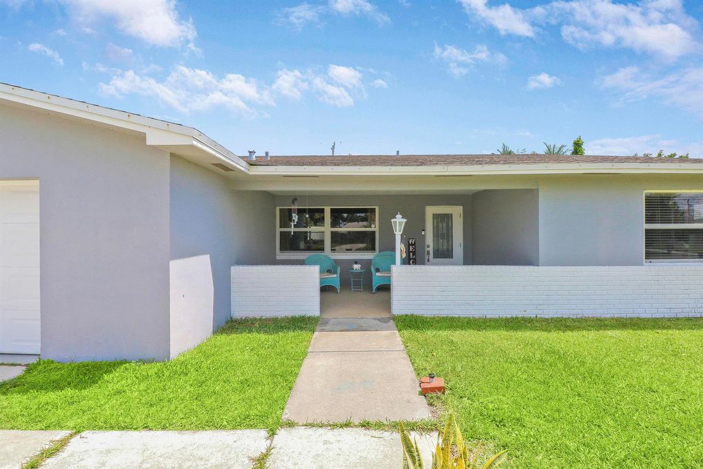 Photo of 9714 Bluebell Street, Palm Beach Gardens, FL 33410 (MLS # R11030591)