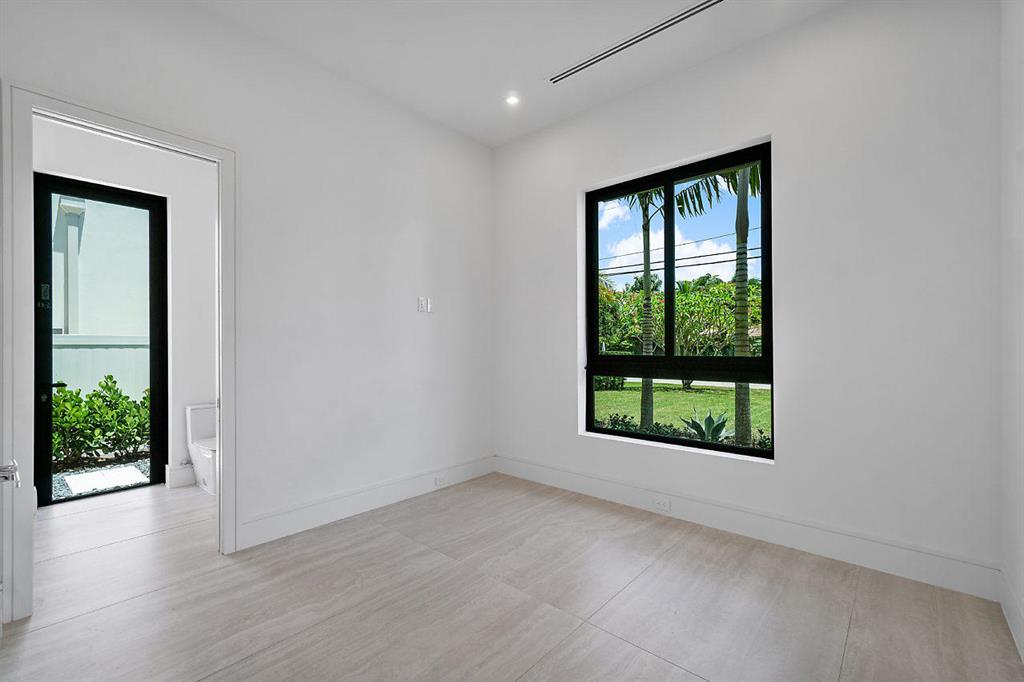 LAKE EDEN MANOR - Residential