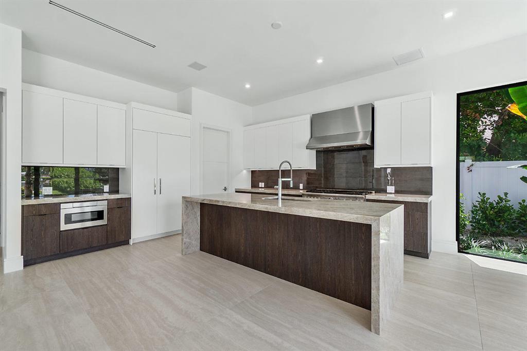 LAKE EDEN MANOR - Residential