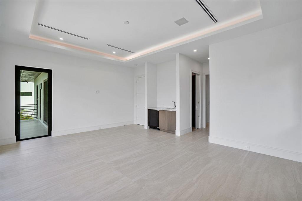 LAKE EDEN MANOR - Residential