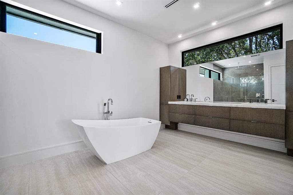 LAKE EDEN MANOR - Residential